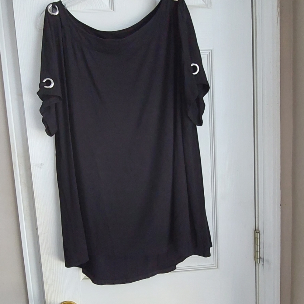 Short sleeve cold shoulder shirt